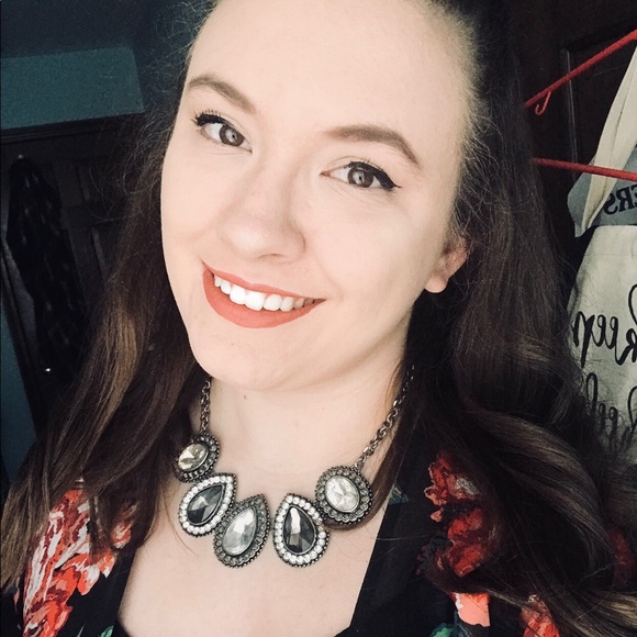 Follow me on IG: thethriftyteacherr ๐ - Picture 2 of 8